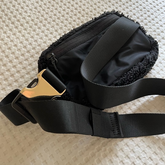 Lululemon Fleece Everywhere Belt Bag 1L BLACK - Picture 2 of 5